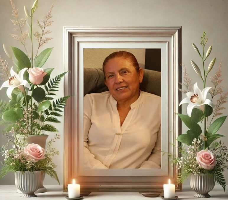 (+) Ma. Adriana Córdova
